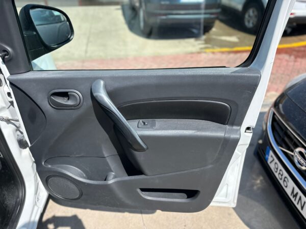 RENAULT Kangoo Furgón Combi Profesional  dCi 75 Gen5 - Imagen 15