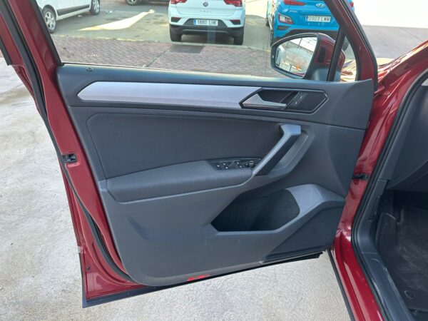VOLKSWAGEN Tiguan Advance 2.0 TDI 110kW 150CV DSG - Imagen 5