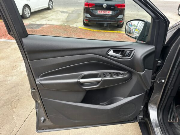 FORD Kuga 2.0 TDCi 110kW 4x2 Trend - Imagen 7