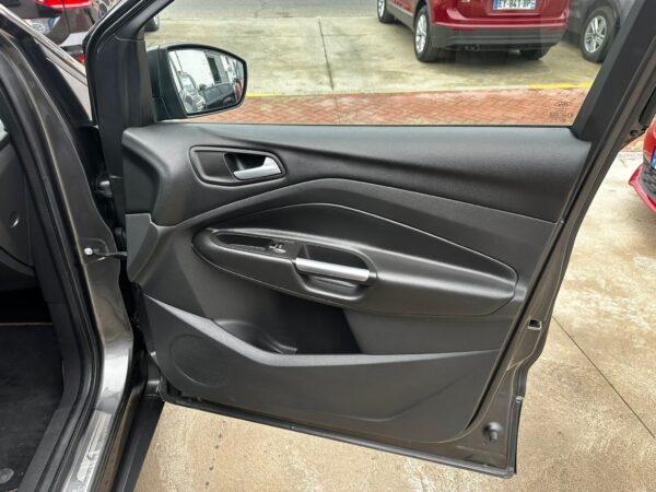 FORD Kuga 2.0 TDCi 110kW 4x2 Trend - Imagen 11