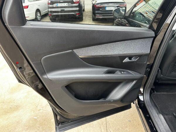 PEUGEOT 5008 1.5 BlueHDi 96kW 130CV SS Allure - Imagen 16