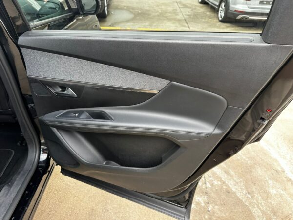 PEUGEOT 5008 1.5 BlueHDi 96kW 130CV SS Allure - Imagen 19