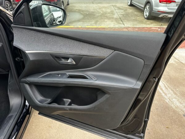 PEUGEOT 5008 1.5 BlueHDi 96kW 130CV SS Allure - Imagen 17
