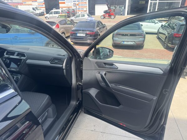 VOLKSWAGEN Tiguan Advance 1.6 TDI 85kW 115CV - Imagen 9